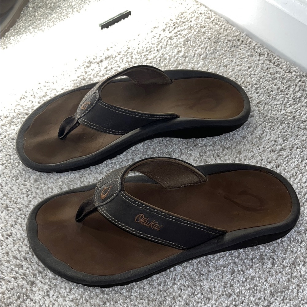 Olukai Men's Brown Flip Flops